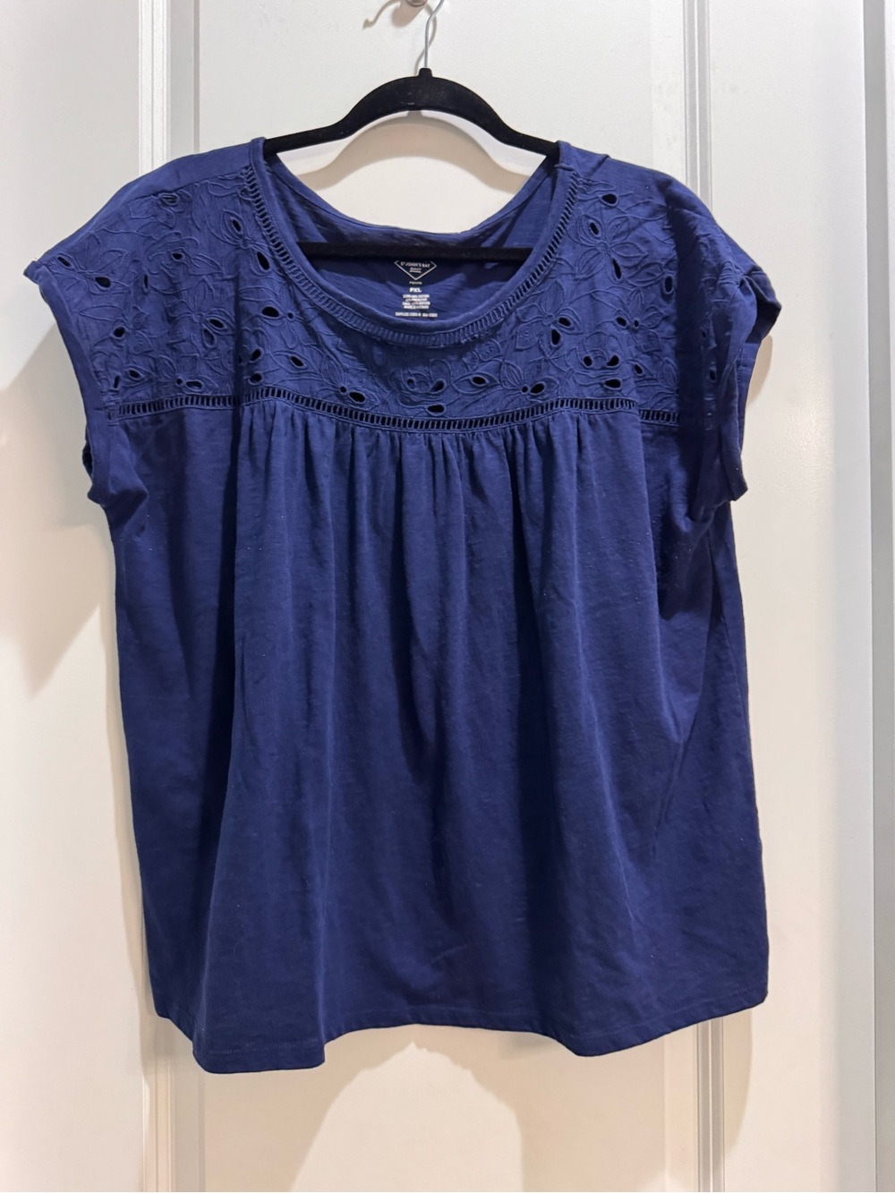 ST JOHN'S BAY Navy Blue Eyelet Top XLPet Round Neck Cap Sleeve Length 25”
